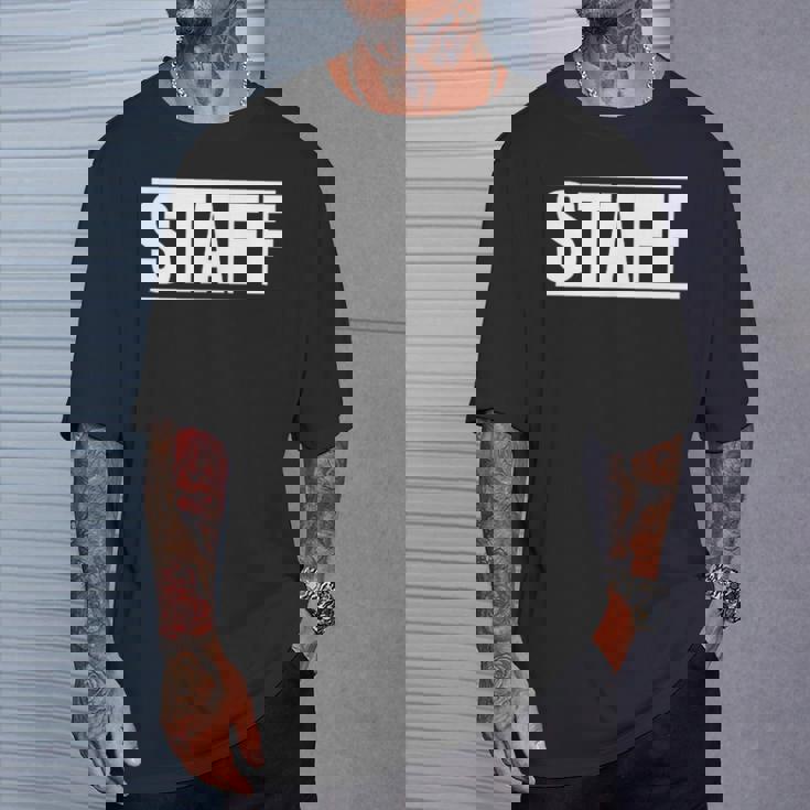 スタッフ ワーカー 社員 ワーククルーの言葉 スタッフ オン A ティー Tシャツ 彼への贈り物