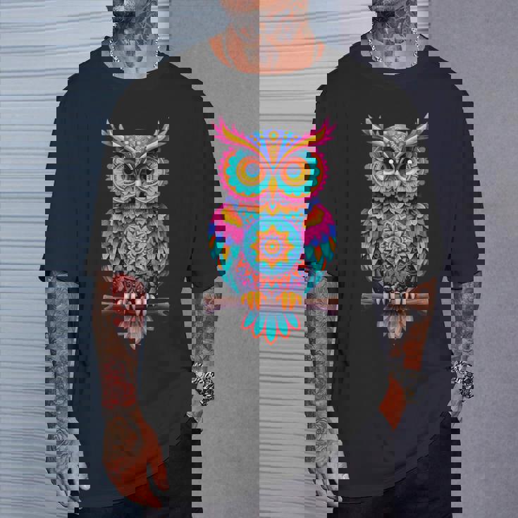 ストリートアートファンのためのストリートアートフクロウ、アーティストスプレー。 Tシャツ 彼への贈り物