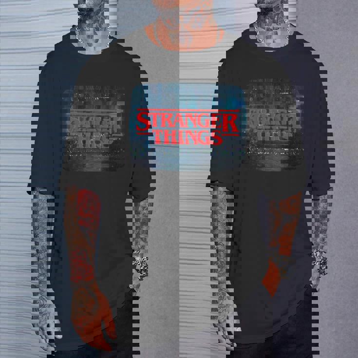 ストレンジャー・シングス ロゴ テレビ画面 ファン 記念品 Tシャツ 彼への贈り物
