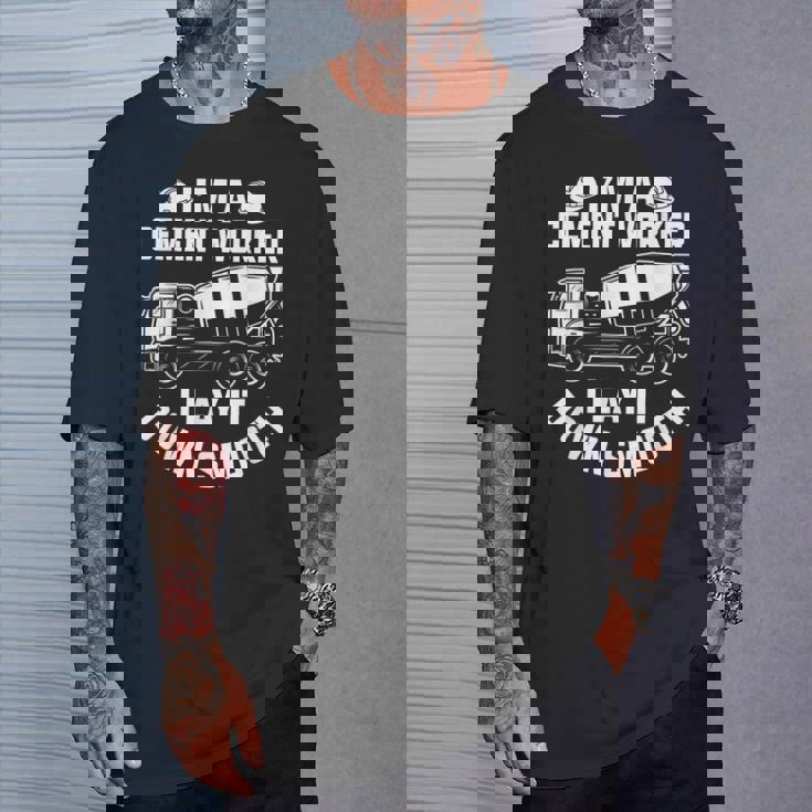 スムーズに敷設する 面白いコンクリート作業員 Tシャツ 彼への贈り物