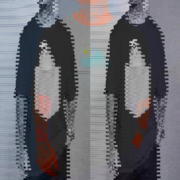 セキセイインコ ポケットから覗く 可愛いデザイン Tシャツ 彼への贈り物