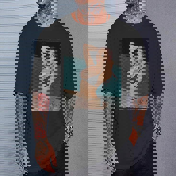 セクシーガールグラフィックtシャツ プールでセクシーなアジアのピンナップガール Tシャツ 彼への贈り物