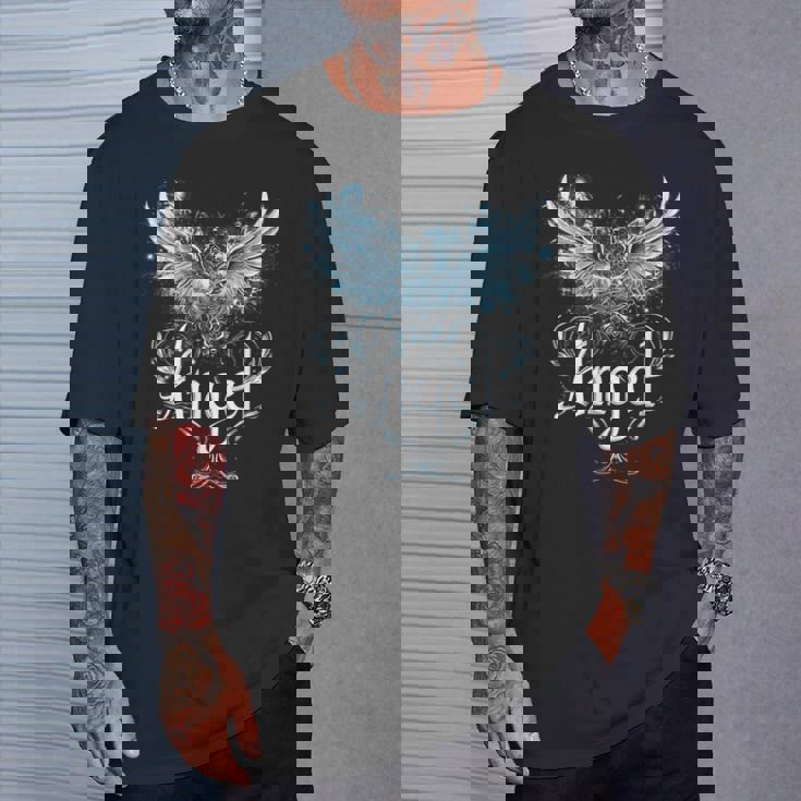 セラフィンの翼で昇天する天使のデザイン Tシャツ 彼への贈り物