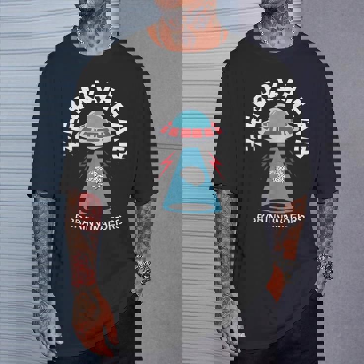 ゼブラヘッド脳侵略者面白いデザイン。 Tシャツ 彼への贈り物