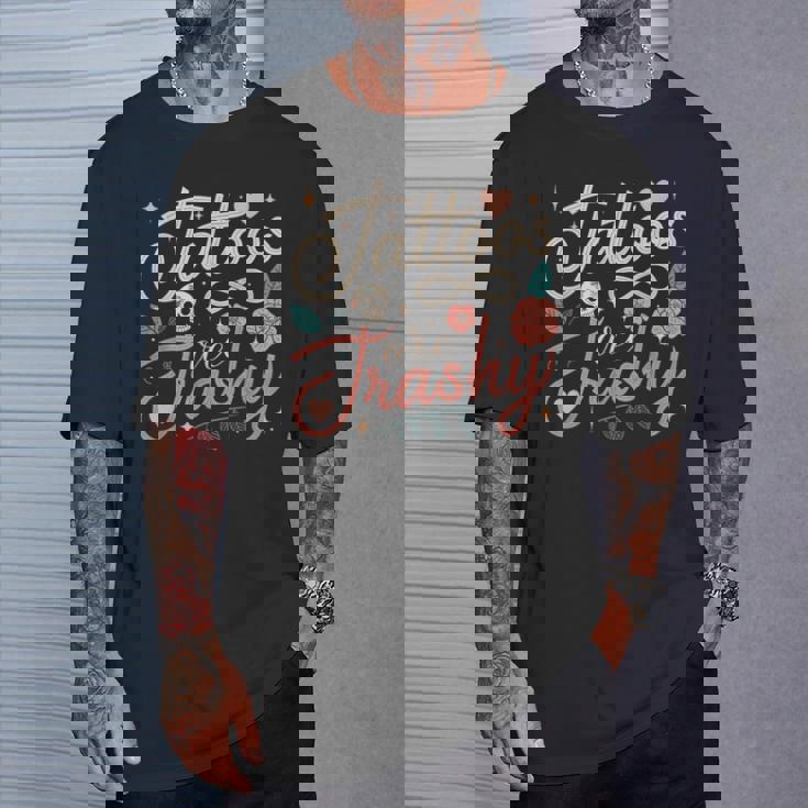 タトゥーはくだらないからダブルスタンダードなの Tシャツ 彼への贈り物