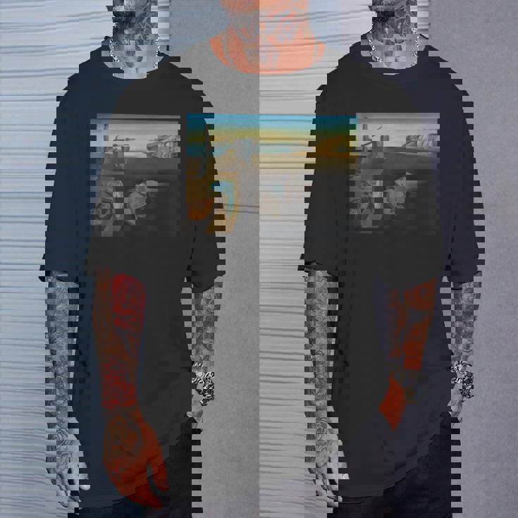 ダリによる有名な絵画の持続性 Tシャツ 彼への贈り物