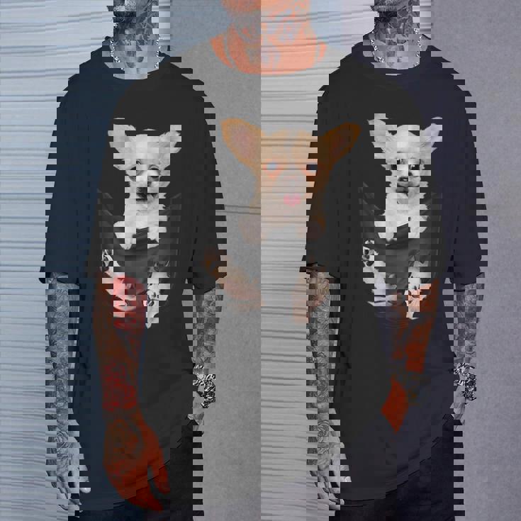 チワワ犬愛好家のためのポケットに入った面白いチワワ犬。 Tシャツ 彼への贈り物