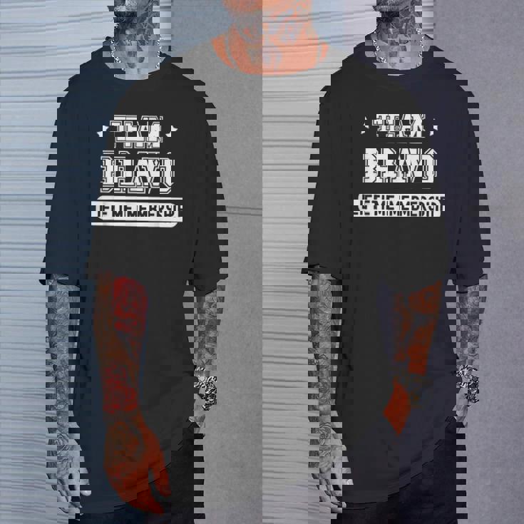 チーム ブラボ 生涯会員 面白い 家族 姓 Tシャツ 彼への贈り物