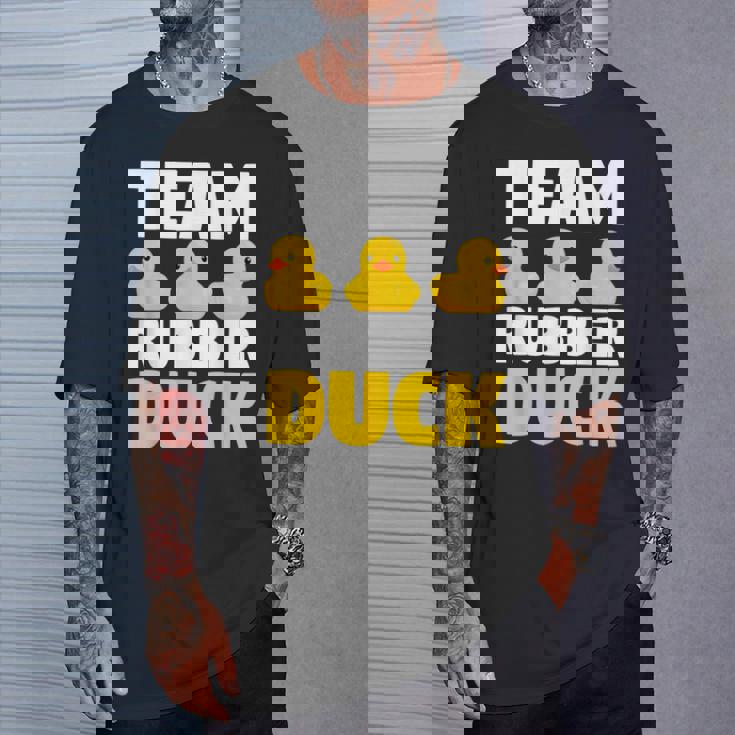 チームラバーダックラバーダック。 Tシャツ 彼への贈り物