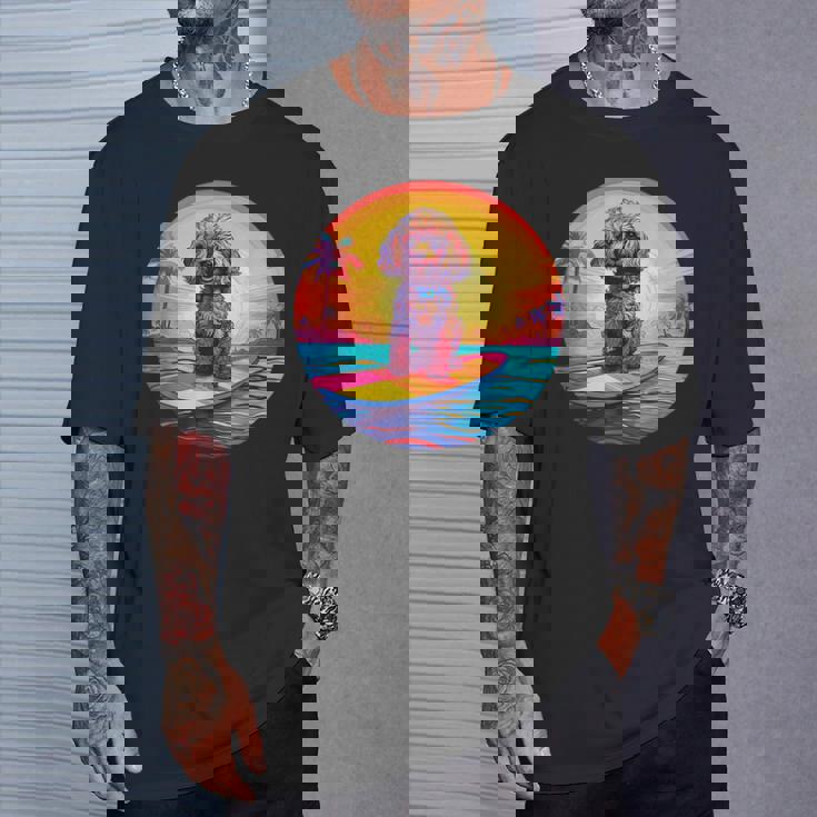 トイプードル サーフィン ファニー ドッグ ビーチ Tシャツ 彼への贈り物