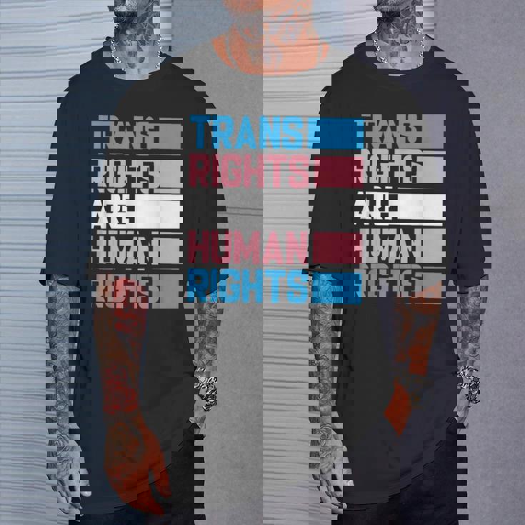 トランスライツは人権トランスジェンダープライドフラッグ Tシャツ 彼への贈り物
