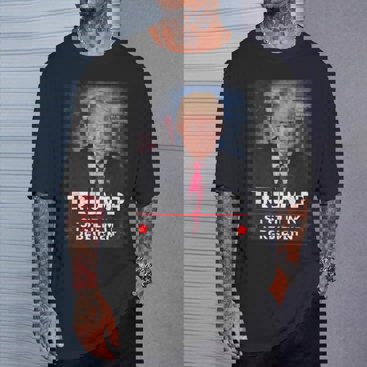 トランプはまだ私の大統領です Tシャツ 彼への贈り物