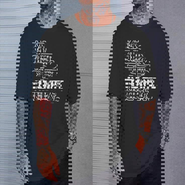 トランペッターのための面白いトランペット格言モチーフ Tシャツ 彼への贈り物