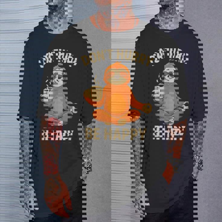 ナマケモノ コーヒー 瞑想 グラフィック 面白い Tシャツ 彼への贈り物