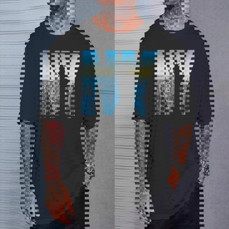 ニューヨーク市のデザインnyc自由の女神アーバン Tシャツ 彼への贈り物