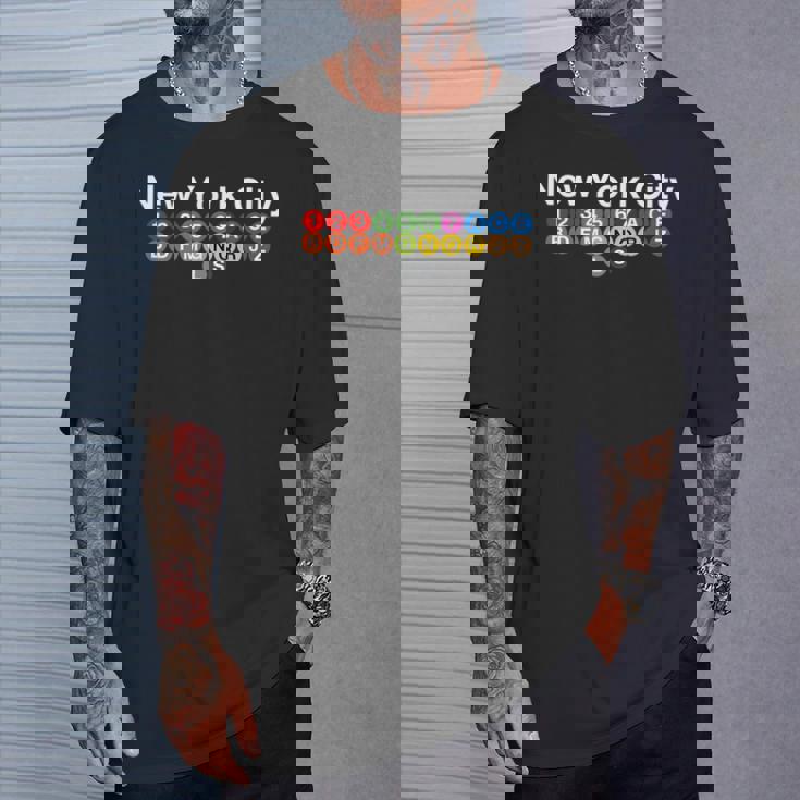 ニューヨーク市地下鉄の駅標識、ニューヨークの列車標識nyc。 Tシャツ 彼への贈り物