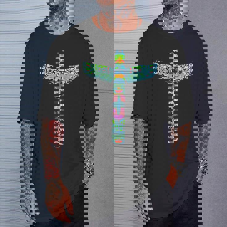 ネイティブアメリカン トーテムポール カラフル サンダーバードデザイン Tシャツ 彼への贈り物