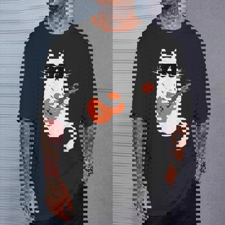 ネコとギター 猫とサングラス ネコ好き 猫飼い アコースティックギター エレキギター 音楽家 バンド ネコ 猫 Tシャツ 彼への贈り物