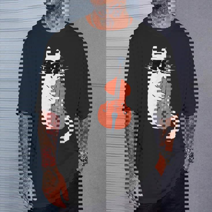 ネコとコントラバス 猫とサングラス ネコ好き 猫飼い コントラバス ウッドベース ダブルベース ジャズ音楽 ネコ 猫 Tシャツ 彼への贈り物