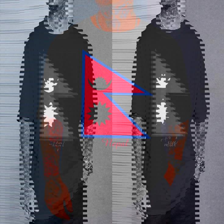 ネパールのネパール国旗のお土産。 Tシャツ 彼への贈り物