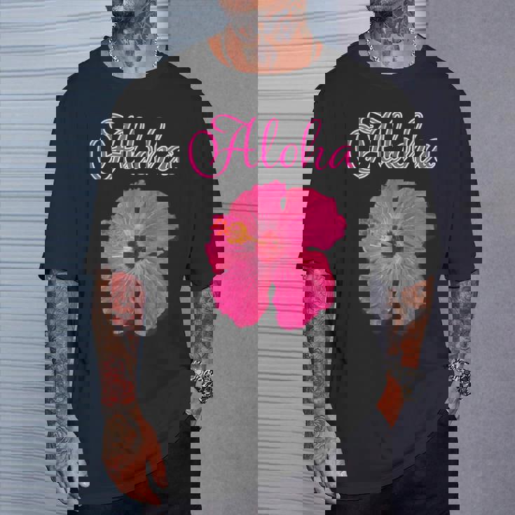 ハイビスカス Aloha アロハ《赤》（ハワイ・南国・フラダンス）夏【ビューティフル フラワー】キュート デザイン Tシャツ 彼への贈り物