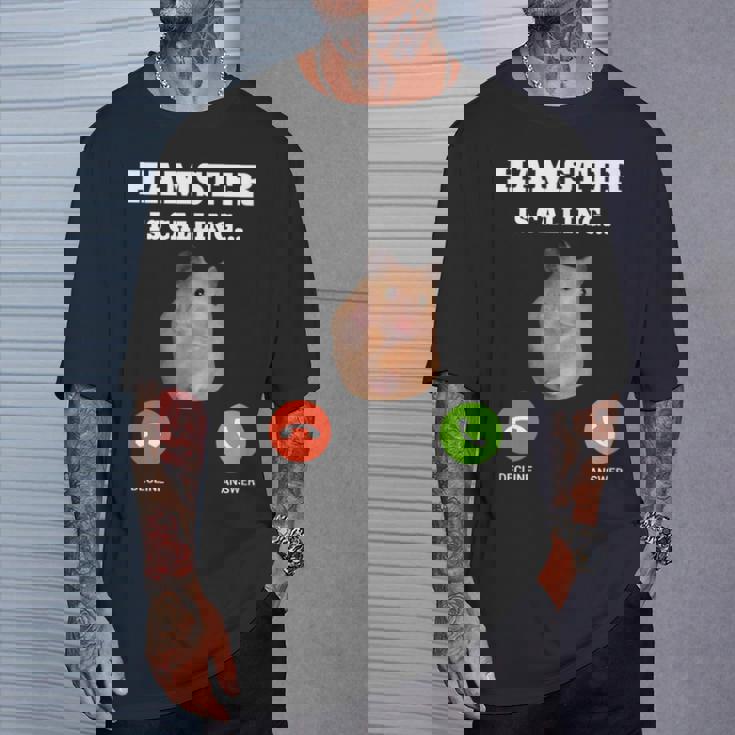 ハムスターミームが呼んでいます Tシャツ 彼への贈り物
