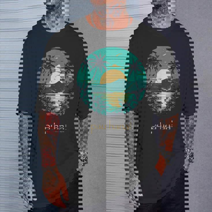 ハワイ語のパウハナはハッピータイムを意味します Tシャツ 彼への贈り物