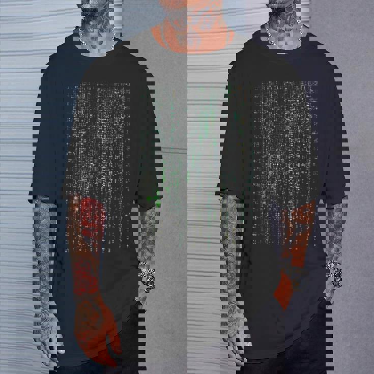 バイナリコードマトリックスグリッチ効果デジタルパターン Tシャツ 彼への贈り物