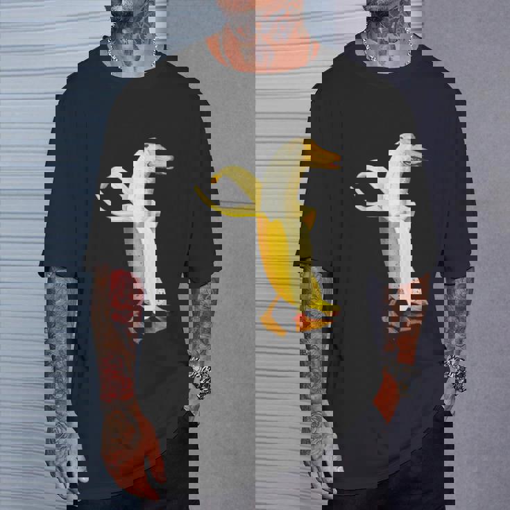 バナナアヒル。おかしいから人形の動物 Tシャツ 彼への贈り物