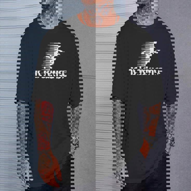 バランスが取れない スポーツとユーモアのための面白いパロディデザイン Tシャツ 彼への贈り物