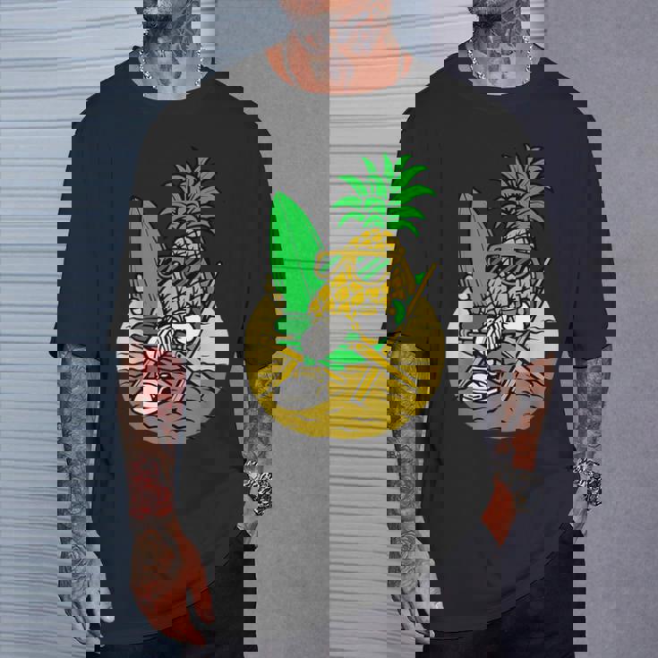 パイナップル サーファー サングラス ハワイ ハワイアン アロハ メンズ レディース Tシャツ 彼への贈り物