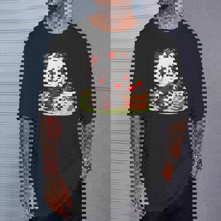 パンダを食べるストロベリーケーキ Tシャツ 彼への贈り物