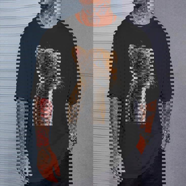 ヒョウヒョウ大型猫かわいい大型猫ヒョウヒョウ Tシャツ 彼への贈り物