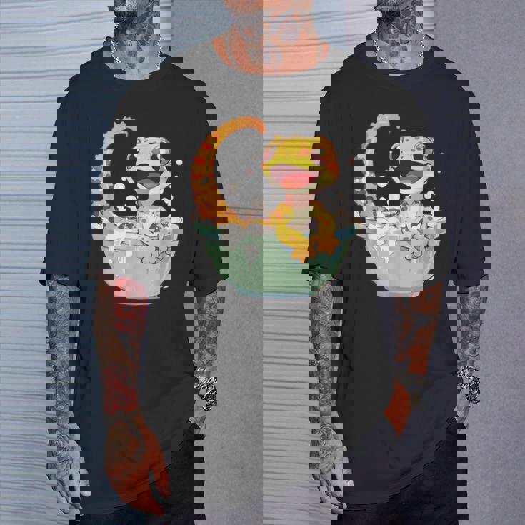 ヒョウモントカゲモドキ シャワー かわいい 野生動物 トカゲ Tシャツ 彼への贈り物