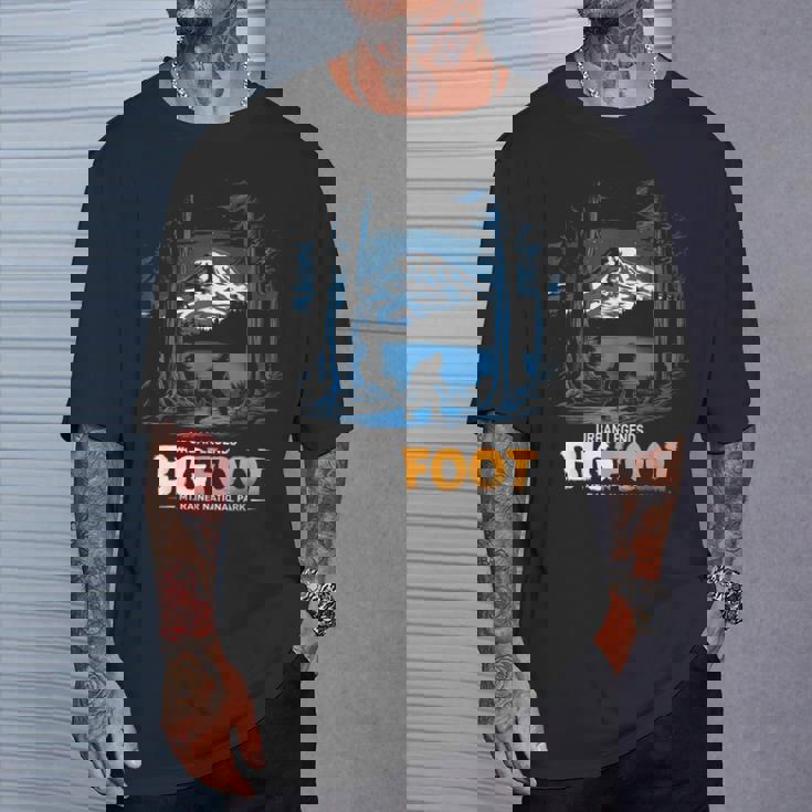 ビッグフット都市神話伝説マウントレイナー国立公園 Tシャツ 彼への贈り物