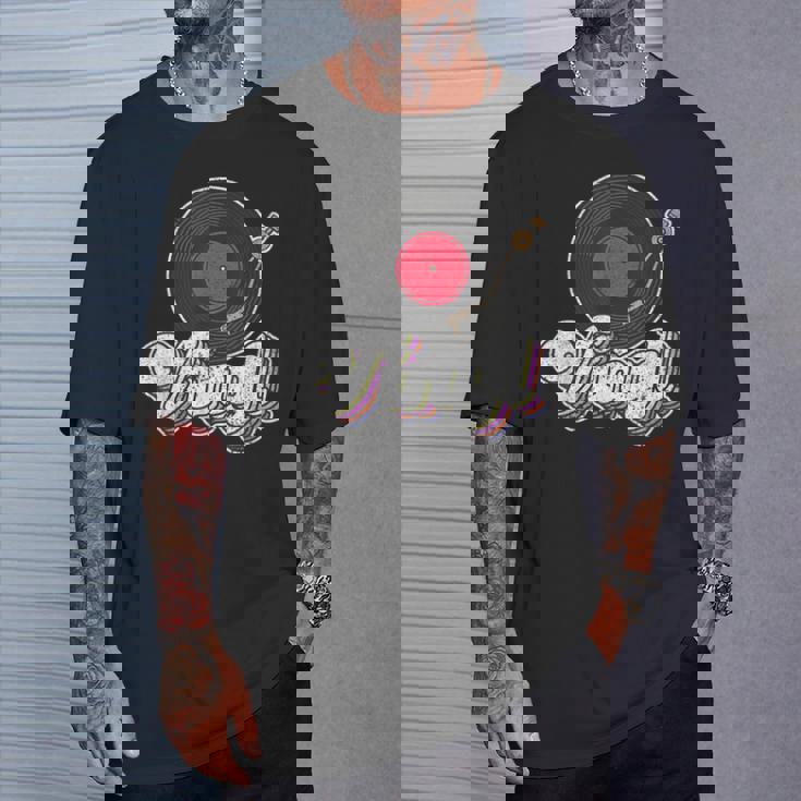 ビニールレコードプレーヤー I ターンテーブルプレーヤー I レトロ音楽 Tシャツ 彼への贈り物