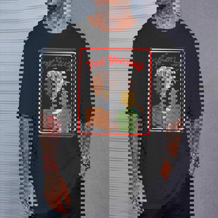 ビンテージ ホラー、取り憑かれた悪魔から解放される Tシャツ 彼への贈り物