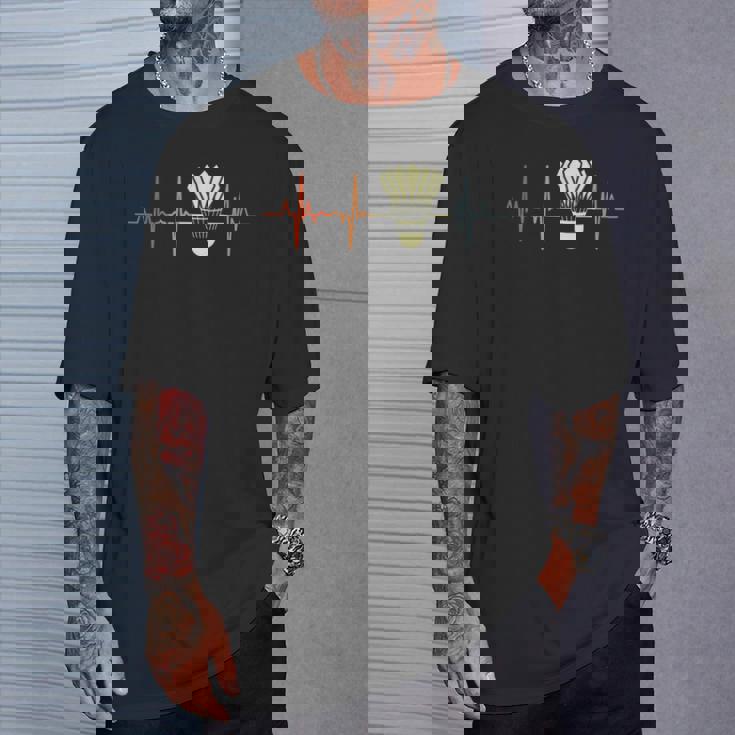 ビンテージバドミントンハートラインシャトルコック Tシャツ 彼への贈り物