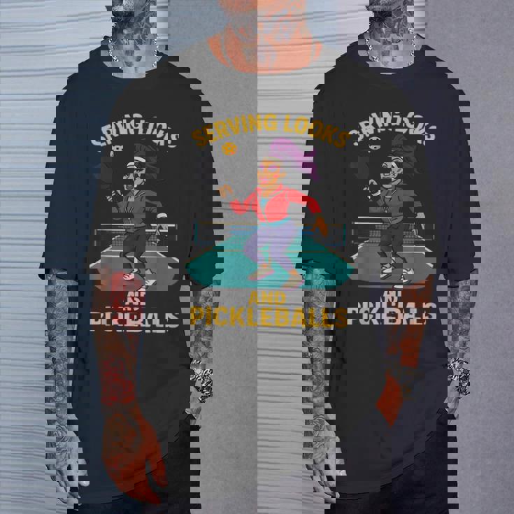 ピックルボールドラッグコート歌姫デザイン。 Tシャツ 彼への贈り物