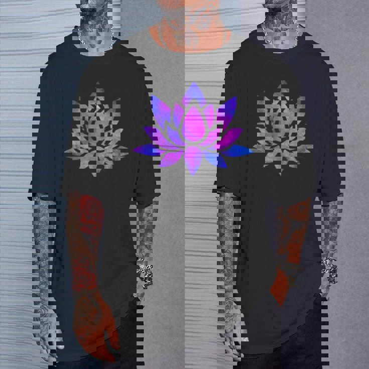 ピンクと紫の蓮の花 Tシャツ 彼への贈り物