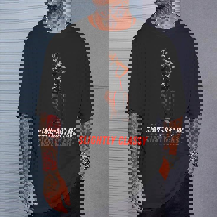 ピンナップガール スマート、生意気、やや上品 Tシャツ 彼への贈り物