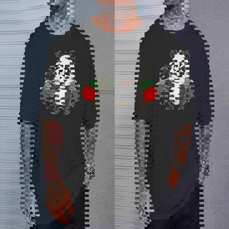 ピンポン卓球をするかわいいパンダ Tシャツ 彼への贈り物