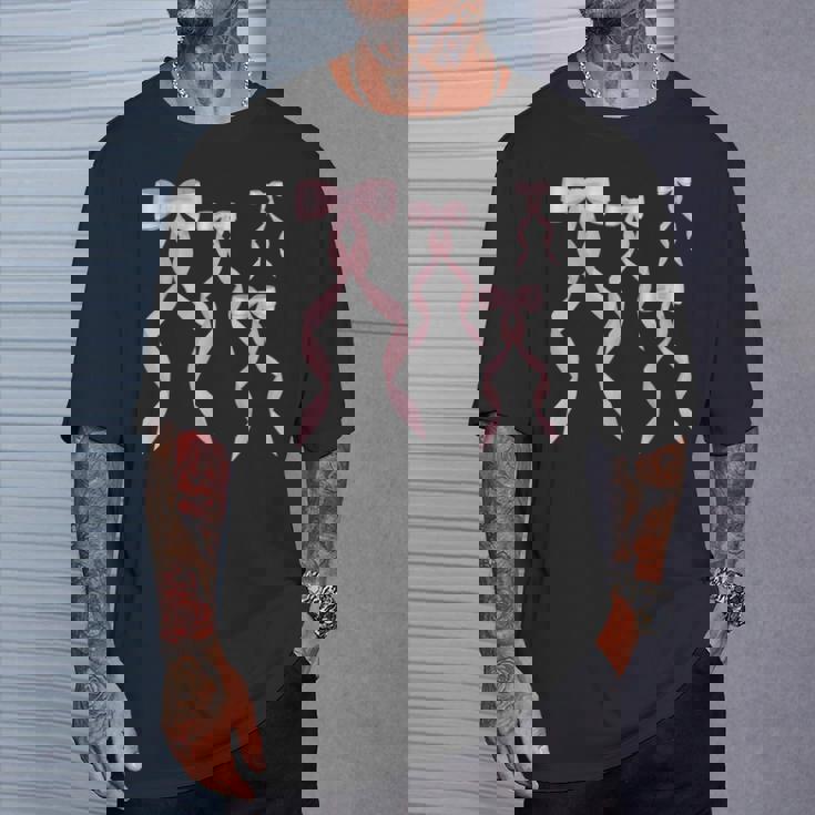 ファンシーピンクのリボンデザイン。 Tシャツ 彼への贈り物