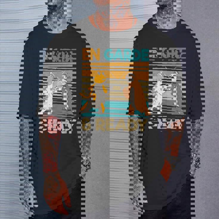 フェンシング猫ナマケモノファニーフェンサー Tシャツ 彼への贈り物