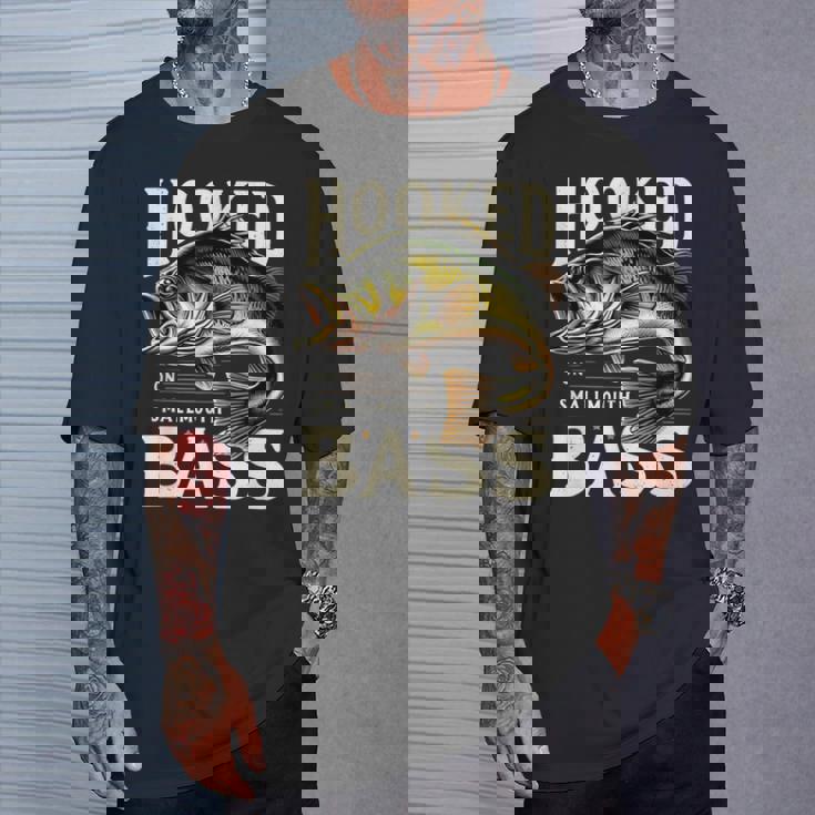 フックオンスモールマウスバスフィッシングシャツ Tシャツ 彼への贈り物