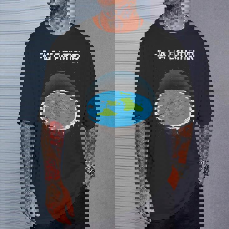 フラットアースマップ 陰謀 Tシャツ 彼への贈り物