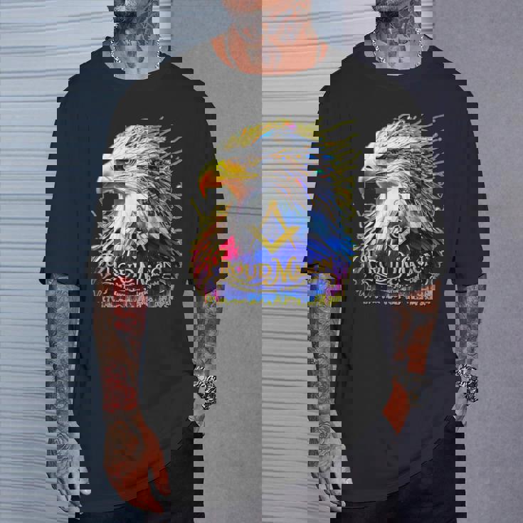 フリーメイソンs&C「マイティカラーイーグル」と書かれたフリーメイソンのシンボル。 Tシャツ 彼への贈り物