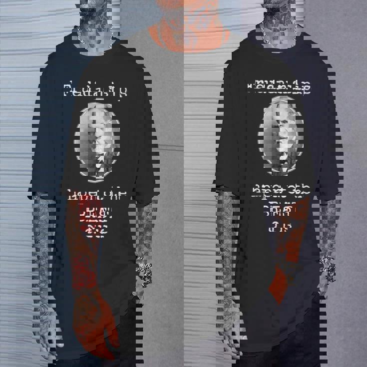 フロイトのスリップは私たちの胸に起こる-面白い心理学 Tシャツ 彼への贈り物