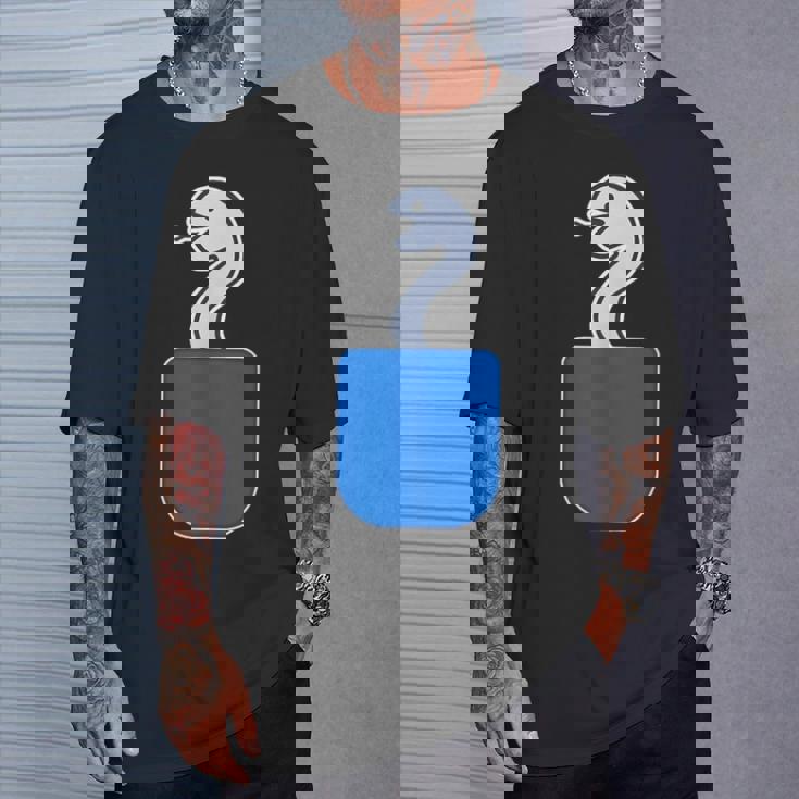 ヘビ 蛇（巳年）《いん ざ ポケット》ワンポイント 胸【どうぶつ フレンズ】動物 ポップ かわいい イラスト Tシャツ 彼への贈り物