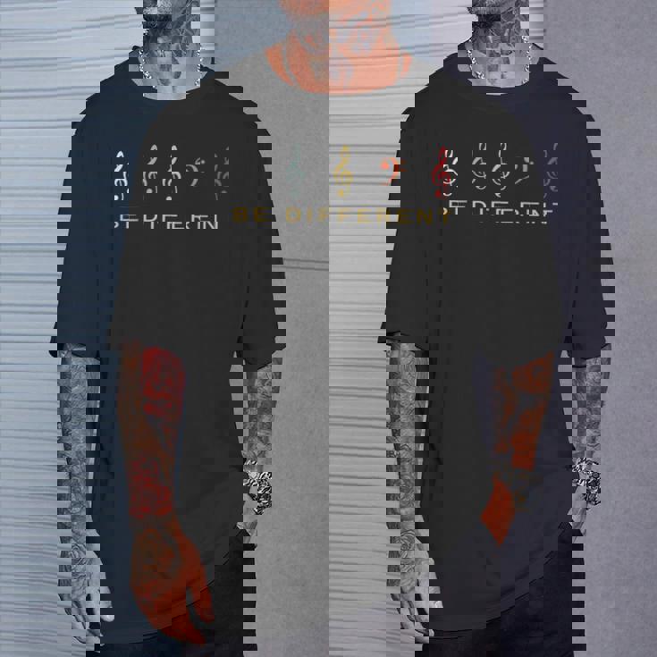 ヘ音記号を ミュージシャン Be Different Tシャツ 彼への贈り物